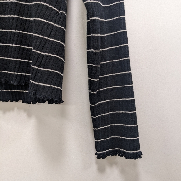 Banana Republic Black and White Striped Long Sleeve Turtleneck - Picture 3 of 4